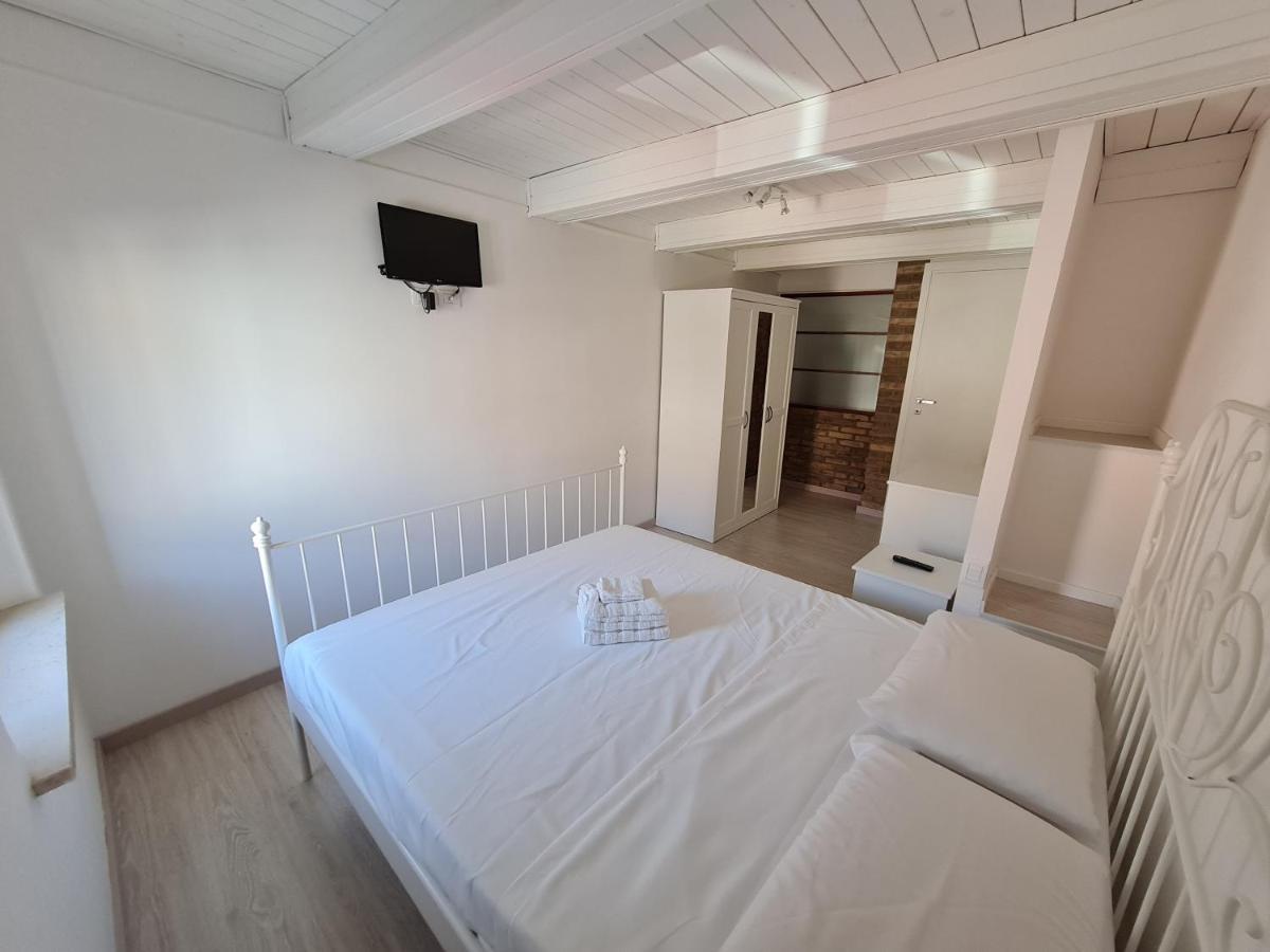 Апартаменти Al Castello - Aeroporto Delle Marche - Ancona Фальконара-Мариттіма Екстер'єр фото