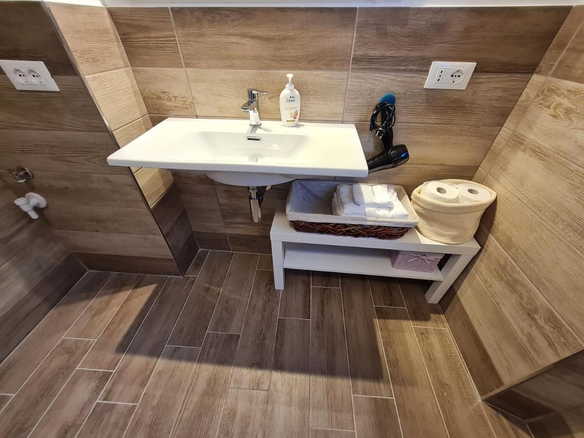 Апартаменти Al Castello - Aeroporto Delle Marche - Ancona Фальконара-Мариттіма Екстер'єр фото