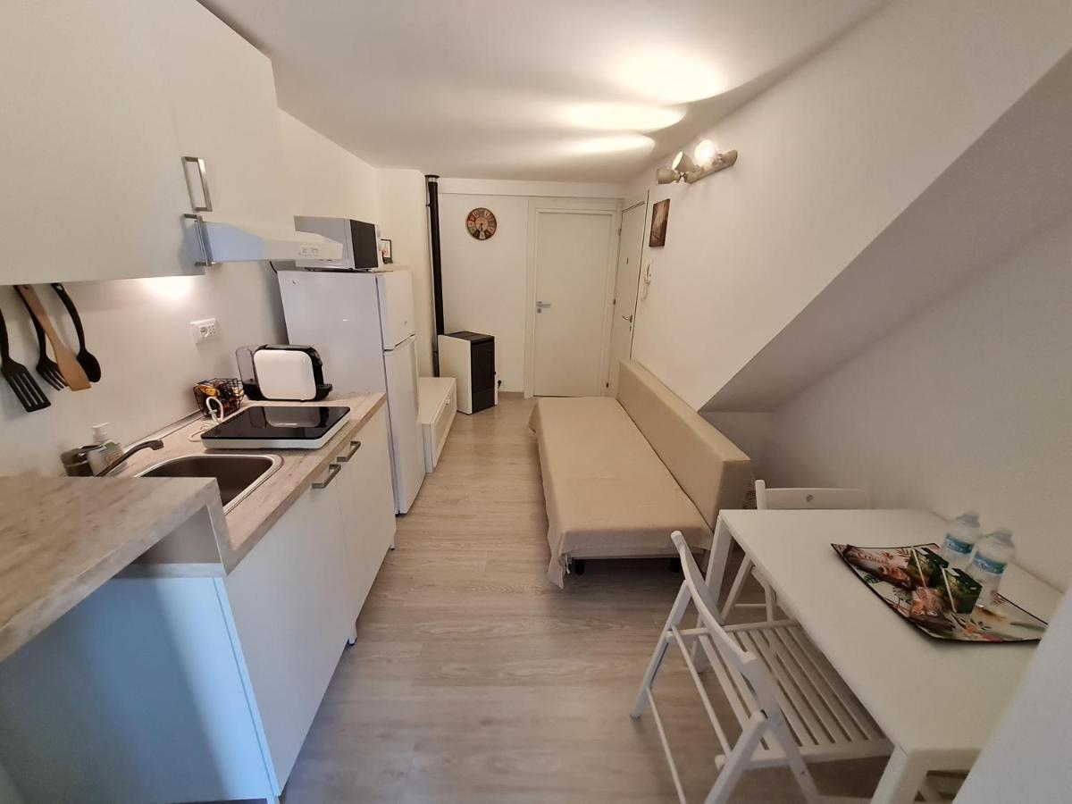 Апартаменти Al Castello - Aeroporto Delle Marche - Ancona Фальконара-Мариттіма Екстер'єр фото