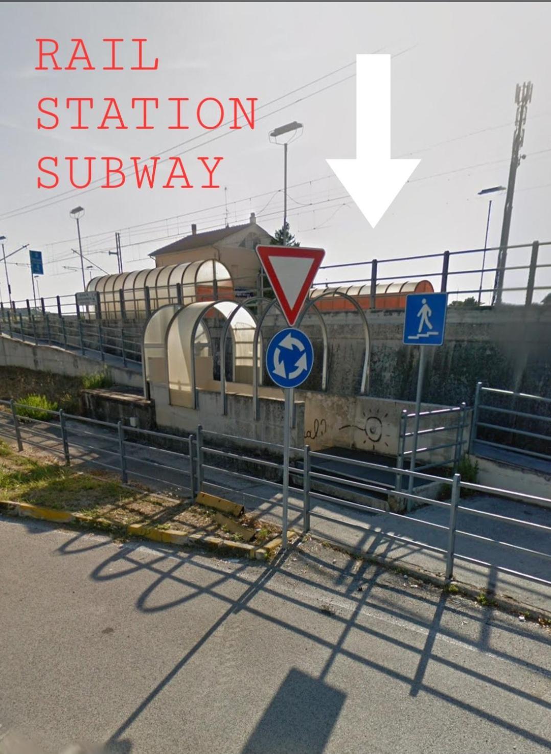 Апартаменти Al Castello - Aeroporto Delle Marche - Ancona Фальконара-Мариттіма Екстер'єр фото